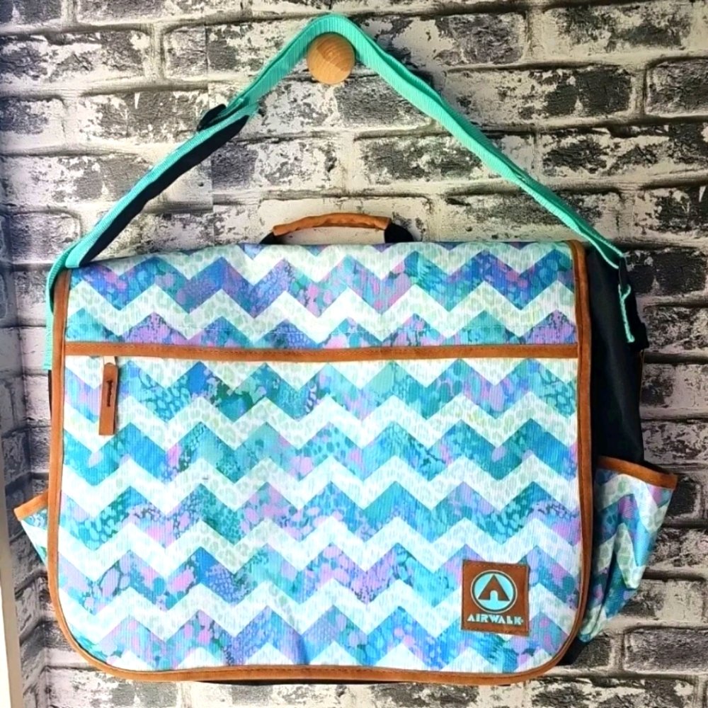 Airwalk Messenger Bag new